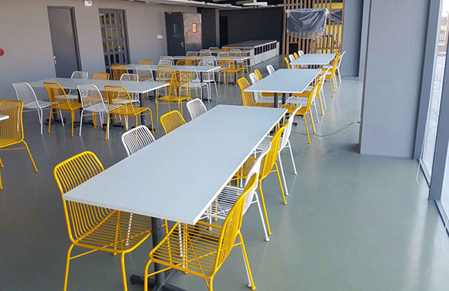 Getting the right floor is essential to guarantee the operational effectiveness of an office canteen